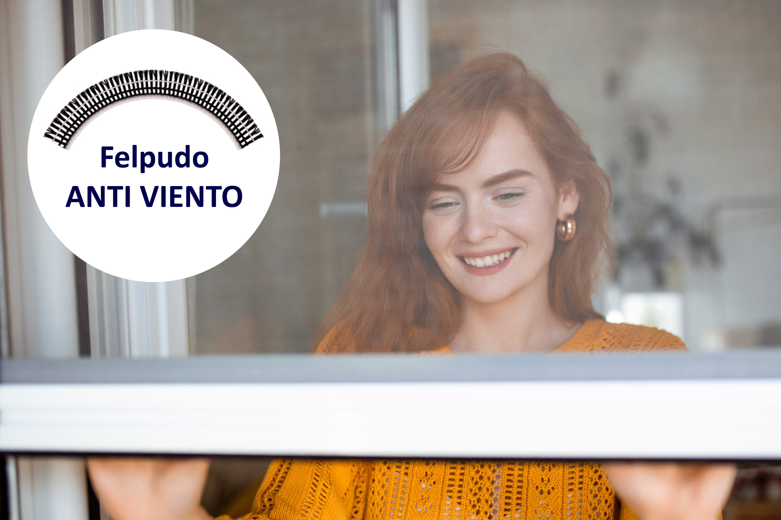 Ventana con felpudo anti viento y mosquitera enrollable
